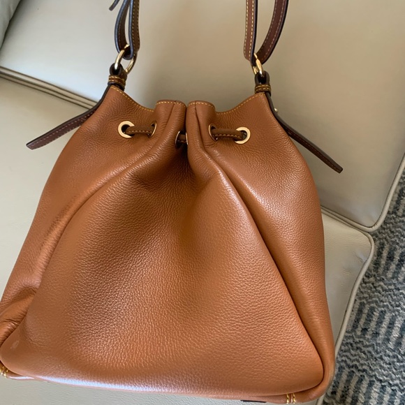 Dooney & Bourke Pebble Grain Bucket Crossbody Bag and Clutch - Picture 7 of 10